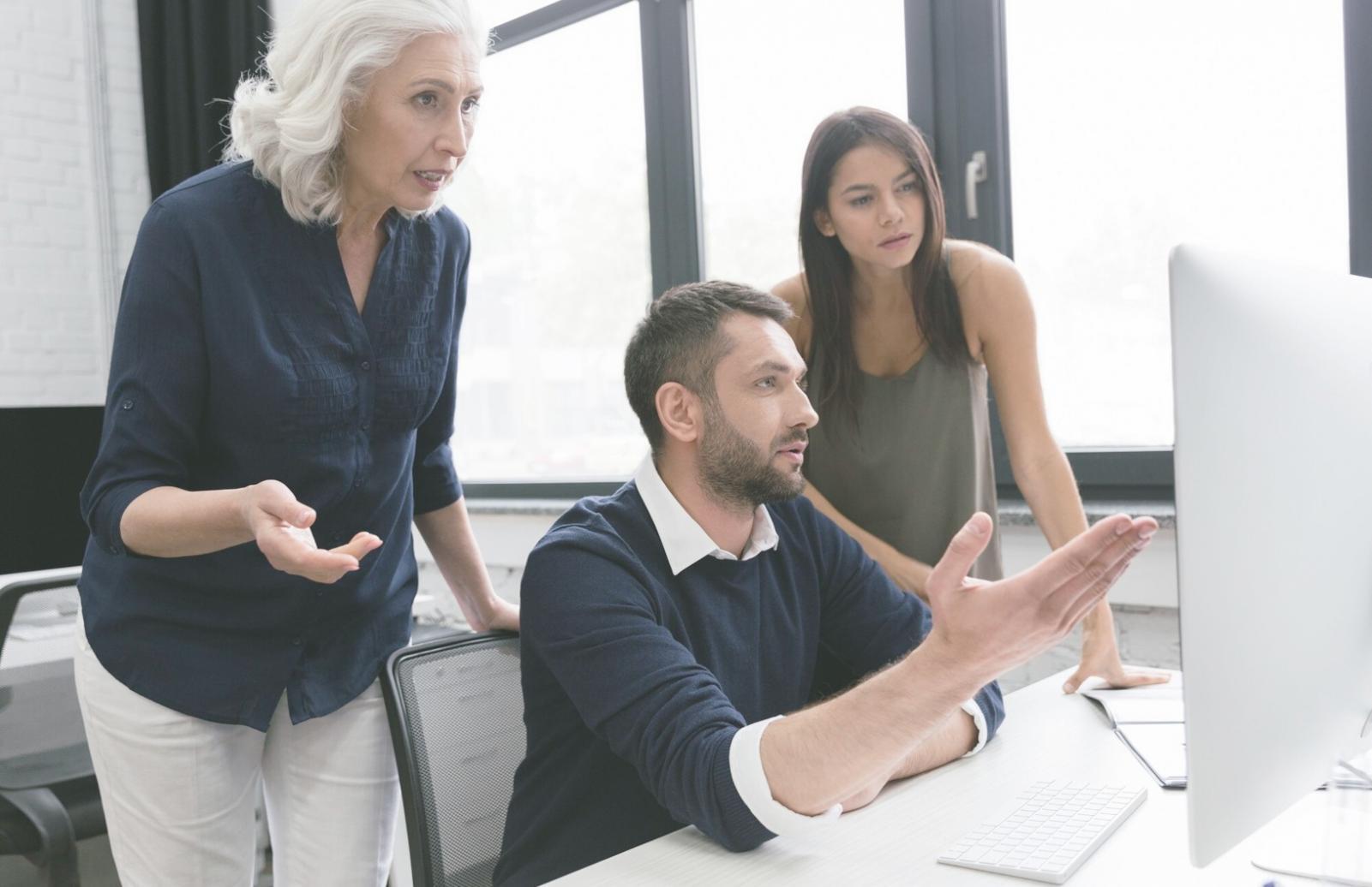 Entrepreneurs célébrant leurs succès collectifs